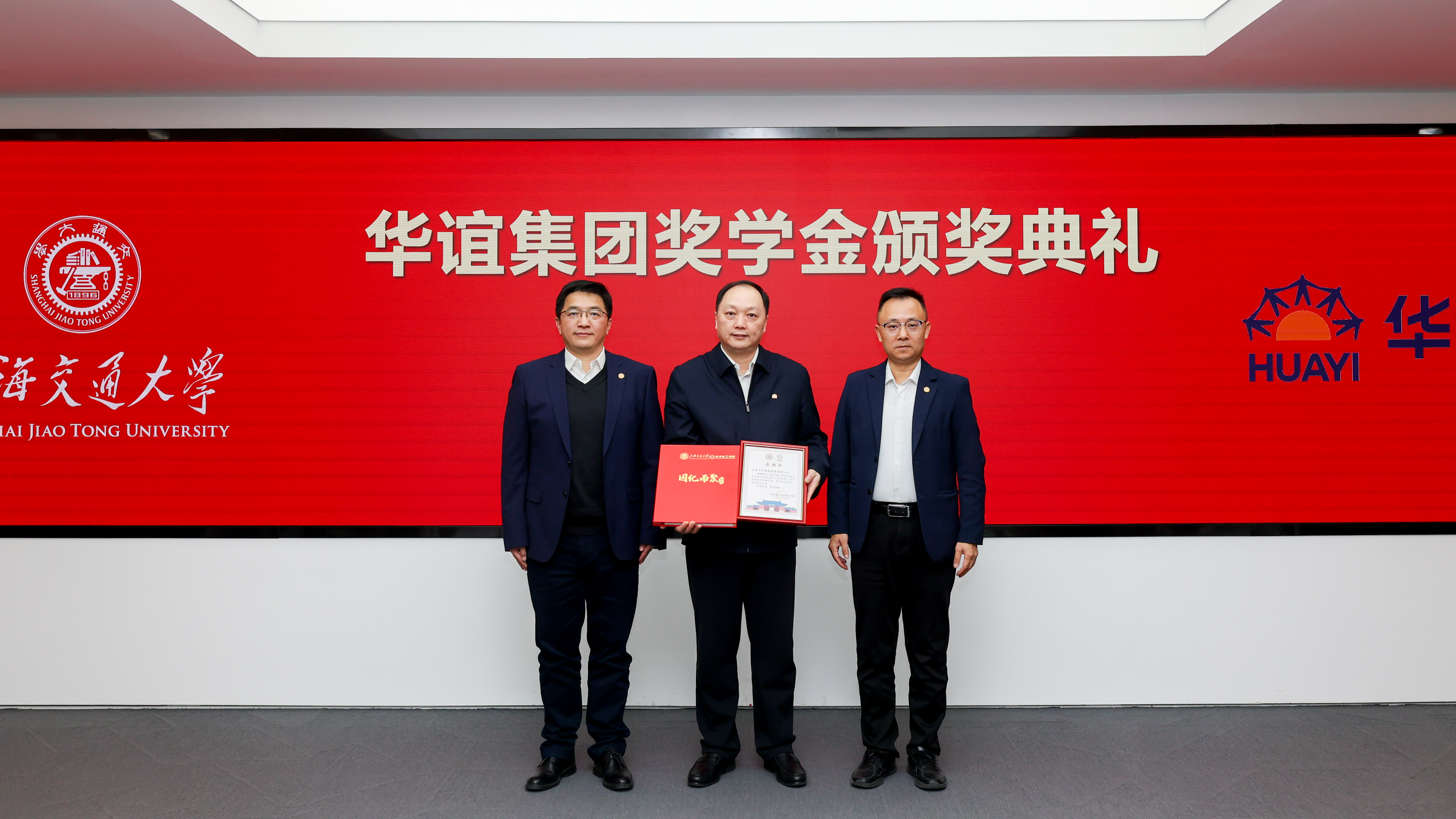 1766107472553986.jpg 211A9999.jpg